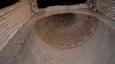Roma 'daki Pantheon' un içinde karmaşık tavan detaylarına yakın çekim. Seyahat, mimari, tarih, kültürel içerik simgesel Roma işçiliği için mükemmel.