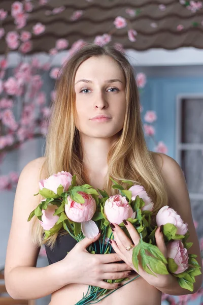 Girl with pink peonies bouquet — Stock Photo, Image