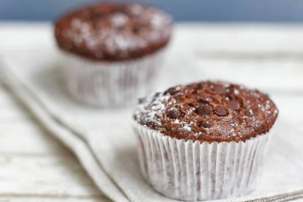 Zwei Schokoladenmuffins — Stockfoto