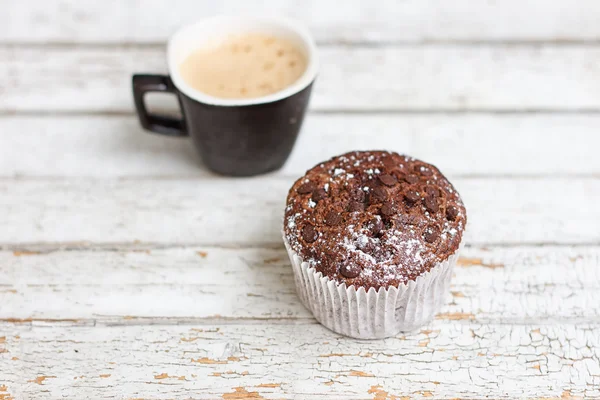 Muffin al cioccolato e tazza di caffè — Foto Stock