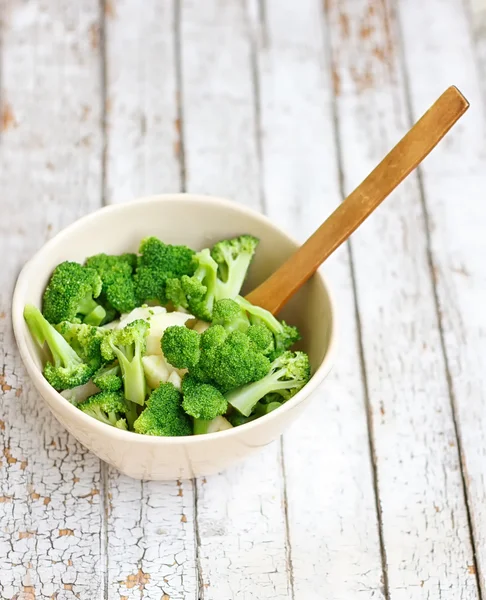 Salad in a deep bowl, broccoli, pepper and apple — Stock Photo, Image