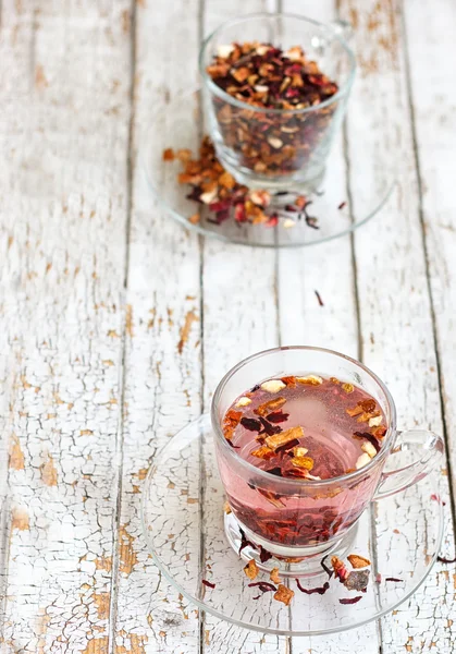 Thé aux fruits rouges en verre transparent Coupe — Photo