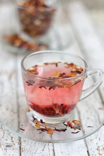 Red fruit tea in transparent glass Cup — Stock Photo, Image