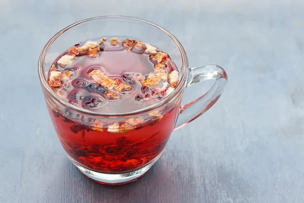 Red fruit tea in transparent glass Cup — Stock Photo, Image