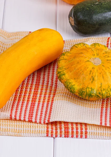 Zucca di autunno su un tavolo — Foto Stock