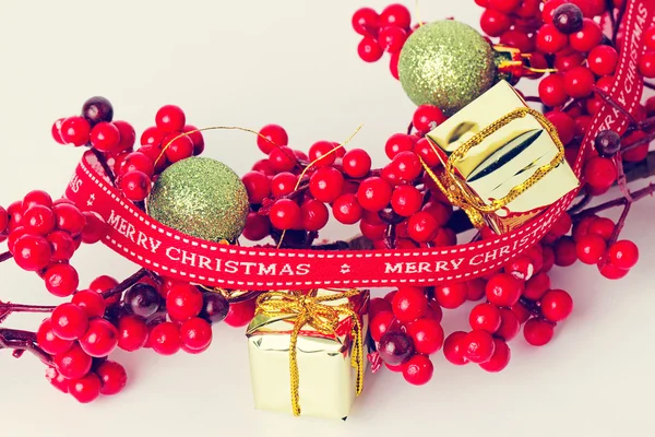 メリー クリスマスのリボンとローワン支店 — ストック写真