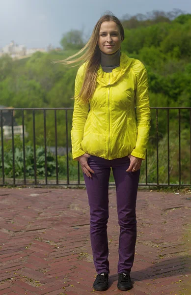 Woman is standing at park — Stock Photo, Image