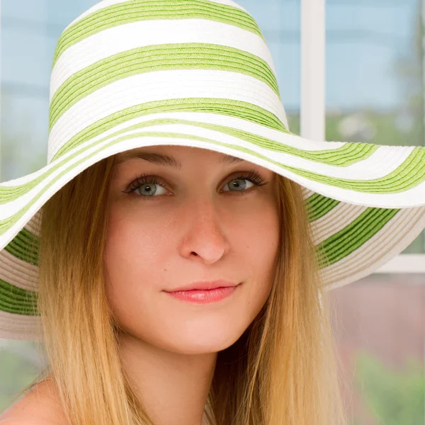 Woman straw hat in sunny — Stock fotografie