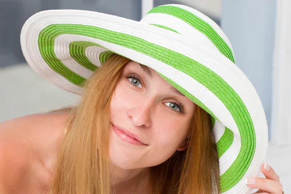 Woman wearing hat — Stock Photo, Image