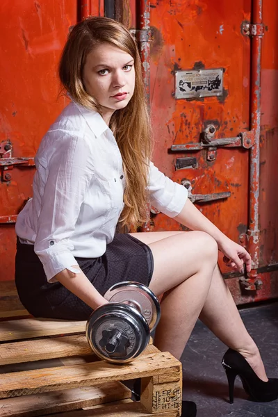 Business woman with a dumbbell in gym — Stock Photo, Image