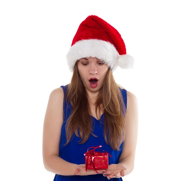 Dívka v klobouku dárek rozrušený. Na bílém pozadí — Stock fotografie