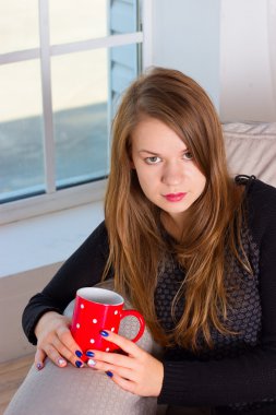 güzel kadın sabah çay içme