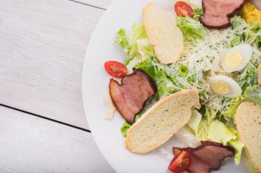 pastırma ile Sezar salatası