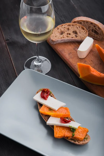 Bruschetta mit Kürbis mit Wein — Stockfoto