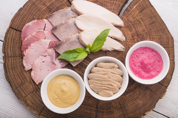 Ham vlees met drie sauzen — Stockfoto