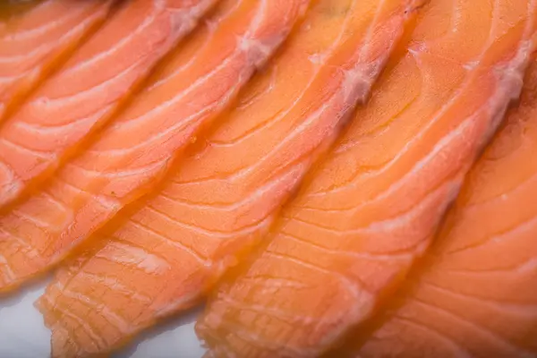 Abendessen mit geschnittenen Lachs — Stockfoto