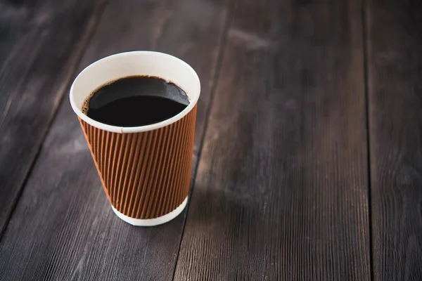 Бумажная чашка горячего кофе — стоковое фото