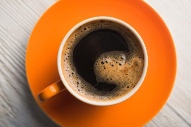 Turuncu fincan kahve