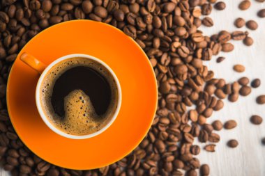 Turuncu fincan kahve