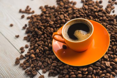 Turuncu fincan kahve