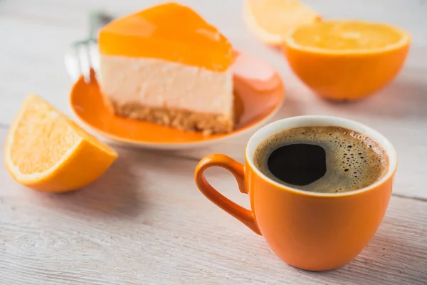 Tasse à café avec gâteau au fromage — Photo