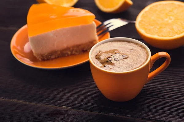 Tasse à café avec gâteau au fromage — Photo