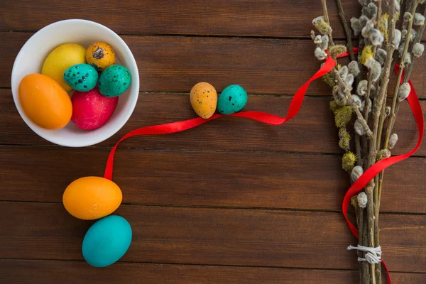 Huevos de Pascua y sauce — Foto de Stock