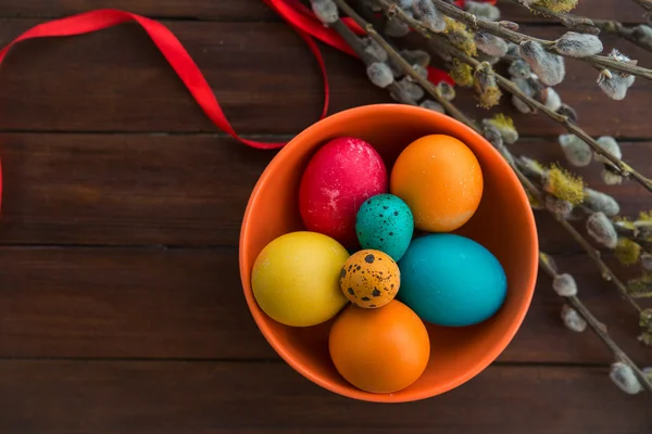 Oeufs de Pâques et de saule — Photo