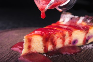 lezzetli vişneli cheesecake