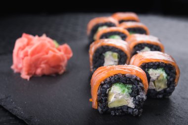 suşi roll orkinos ile 
