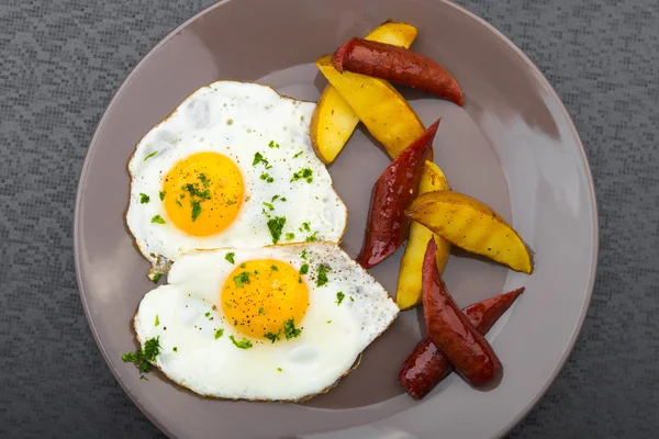 Ситний сніданок з яйцями — стокове фото