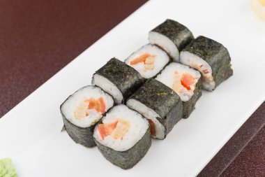 lezzetli deniz ürünleri suşi