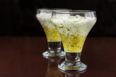 lezzetli kivi kokteyl