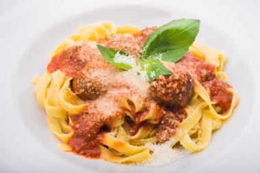 Makarna tagliatelle mantarlı köfte 