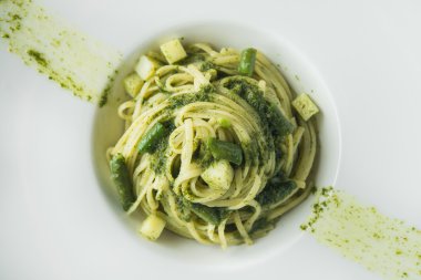 asparaguson ile lezzetli makarna