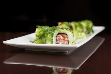 lezzetli deniz ürünleri suşi