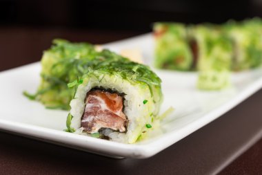 lezzetli deniz ürünleri suşi