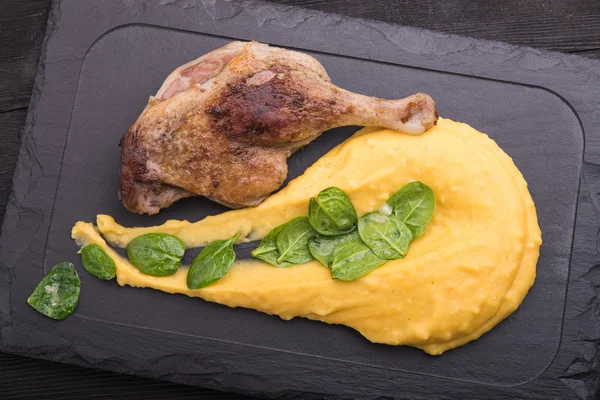  Ezilmiş patates ile ördek 