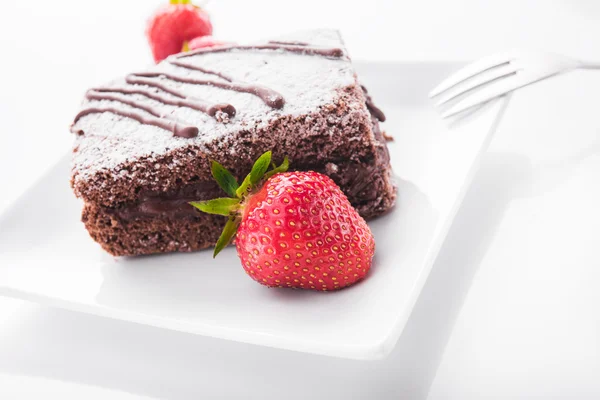 Kue coklat dengan stroberi — Stok Foto