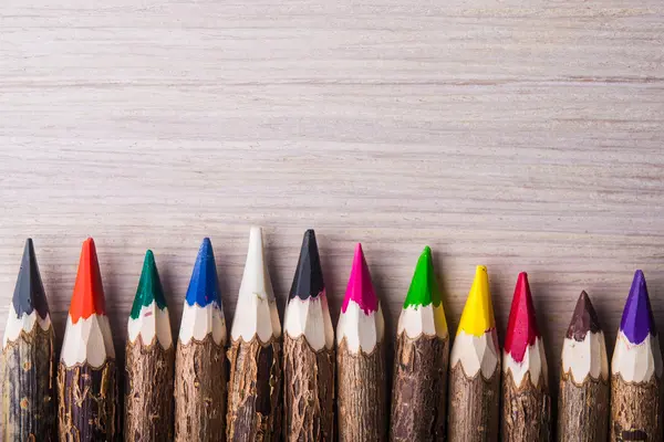 Närbild av mångfärgade pennor — Stockfoto