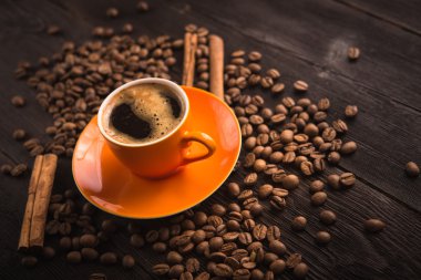 Bir fincan kahve ve fasulye.