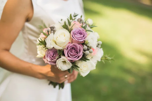 Closeup Photo Bride Holding Flower Bouquet Wedding Decoration Background — Stock Photo, Image