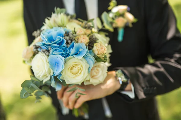 Groom Holding Modern Bouquet Wedding Accessories — Stock Photo, Image