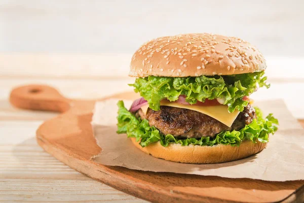 Hamburguesa Grande Con Carne Res Fondo Fastfood — Foto de Stock