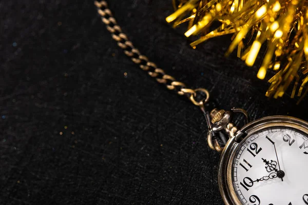 Goldene Stoppuhr Zum Jahreswechsel Minuten Vor Mitternacht Goldkulisse Bokeh — Stockfoto