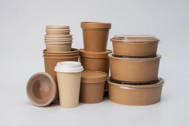 Çevre tabaklarını beyaz arkaplan üzerine yerleştir