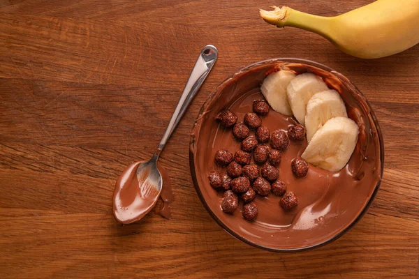 Cioccolato Fuso Con Polpette Mais Frutta Alla Banana Una Ciotola — Foto Stock