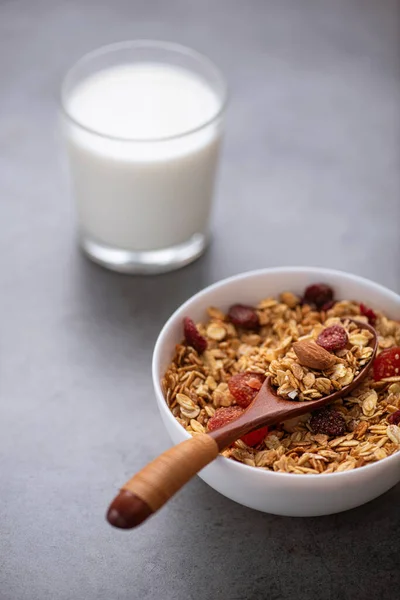 Granola Con Frutos Secos Frutas Vaso Leche —  Fotos de Stock