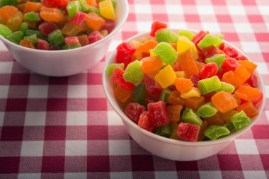 şekerlenmiş meyve tabağı