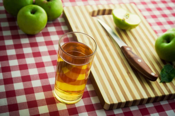 Suco e fruta da maçã — Fotografia de Stock